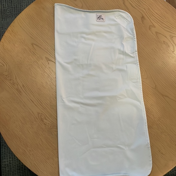 The Ollie World Swaddle - Picture 2 of 5
